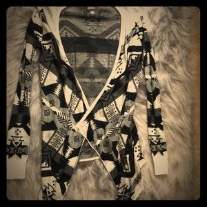Tribal print sweater! 💋
